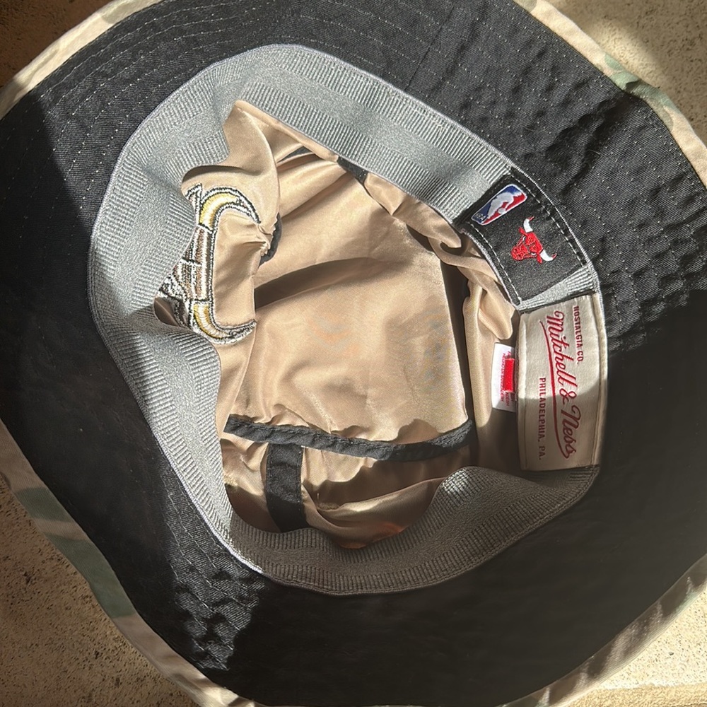 Mitchell and Ness 🔥 CHICAGO BULLS Camo Bucket Hat Embroidered NBA - Picture 5 of 8